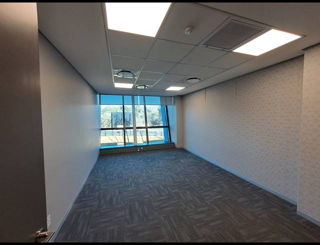 3,438M² OFFICE TO LET IN WAVERLEY
